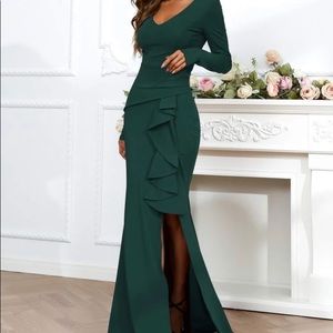 Long formal green gown. Size 12